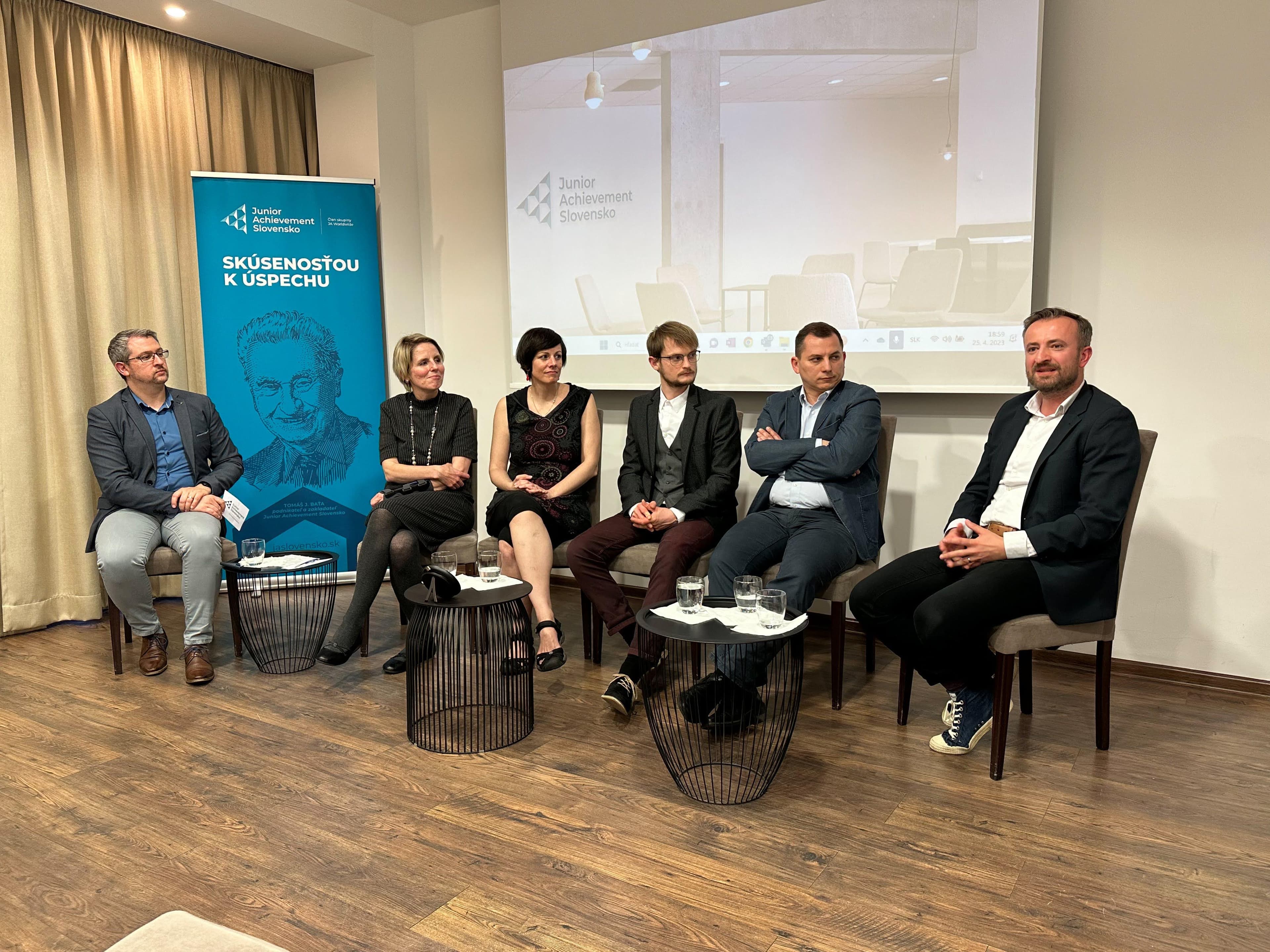 miniKONFERENCIA: Prepájame školstvo s biznisom